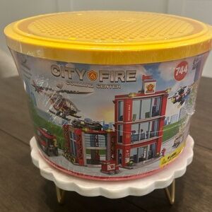 City Fire Command Center Building Set‎ - Red, Yellow